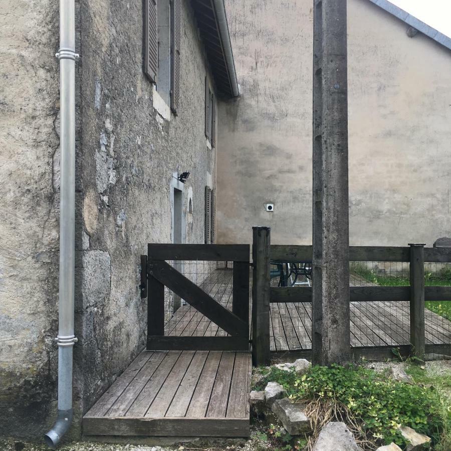 Gite La Janiat Montigny-sur-l'Ain エクステリア 写真