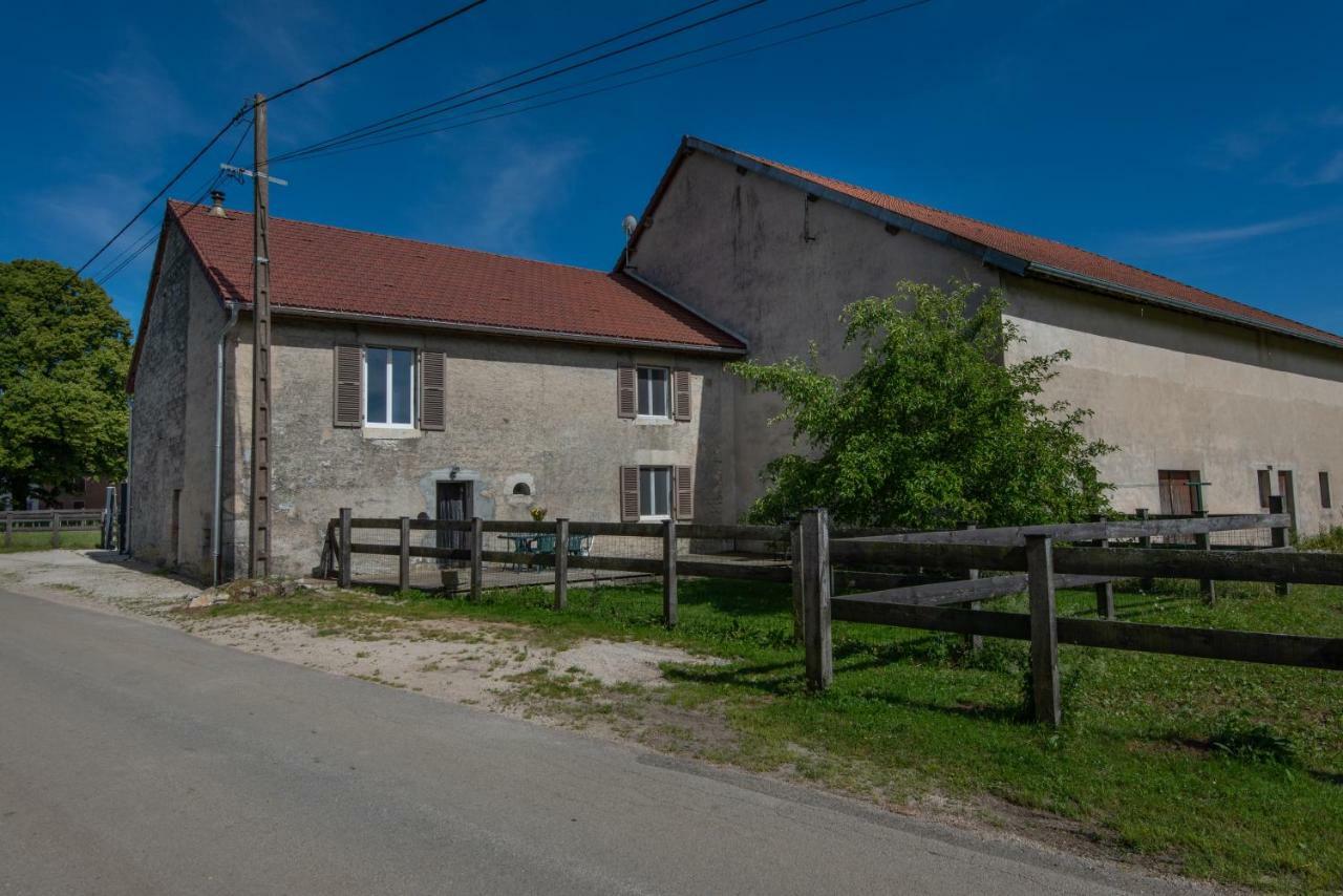 Gite La Janiat Montigny-sur-l'Ain エクステリア 写真